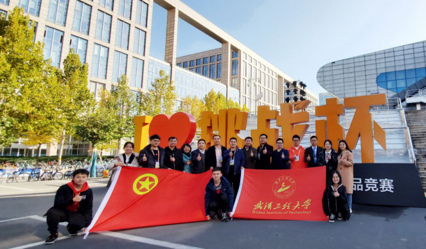 (王阳和团队赴北京航空航天大学参加第十六届“挑战杯”国赛)