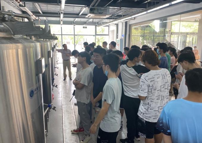 精酿实习与创业训练基地学习啤酒生产线智能控制流程
