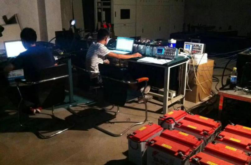 (王阳在大型矿车制动能量回收与利用系统实验平台潜心研究)