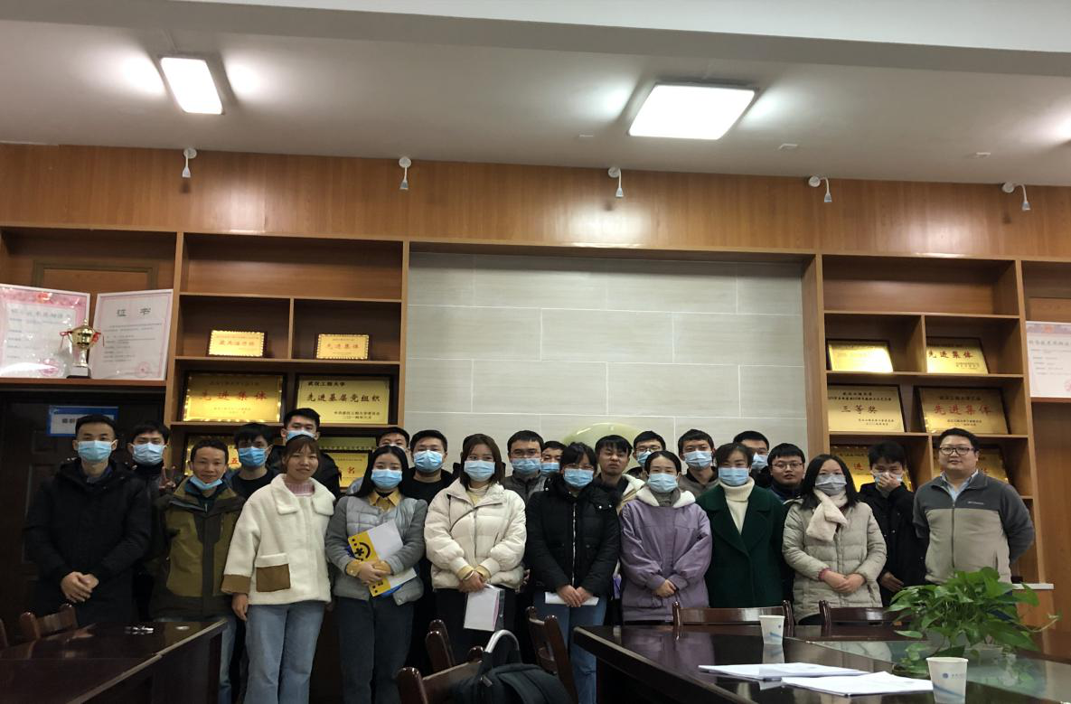 评审专家与研究生教育创新基金项目负责人合影