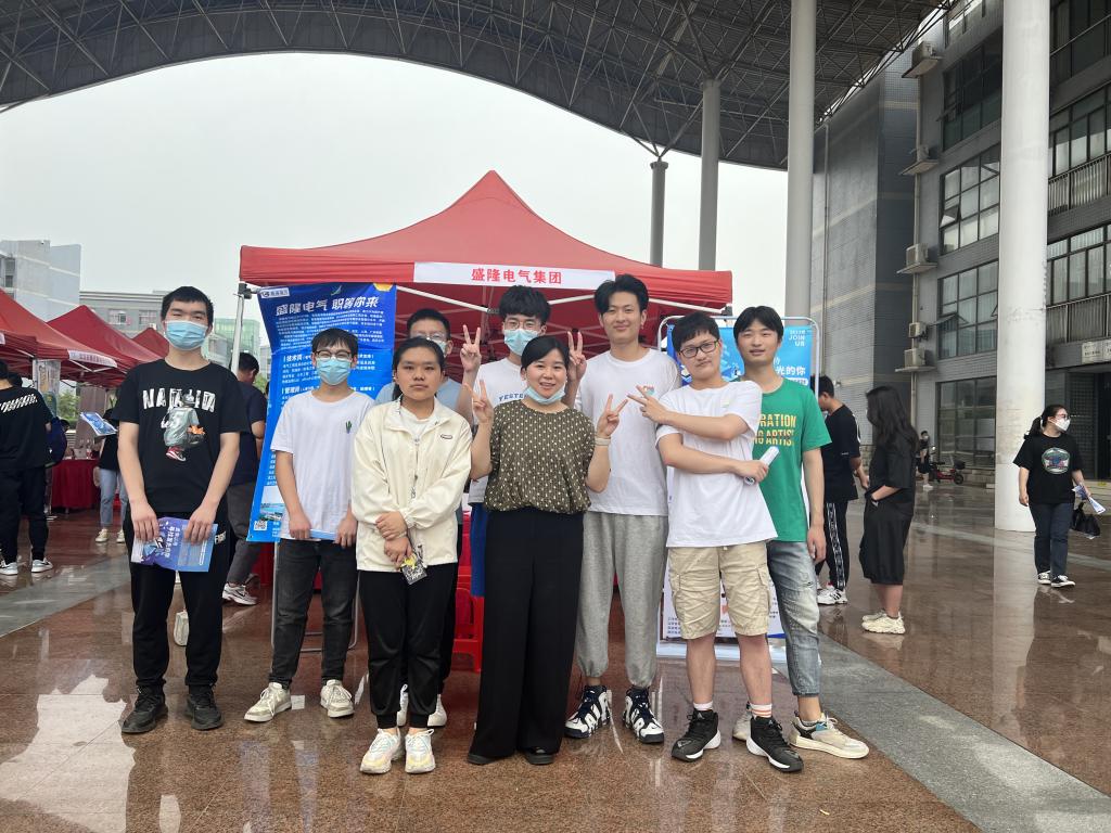 2019级辅导员带学生参加实习招聘